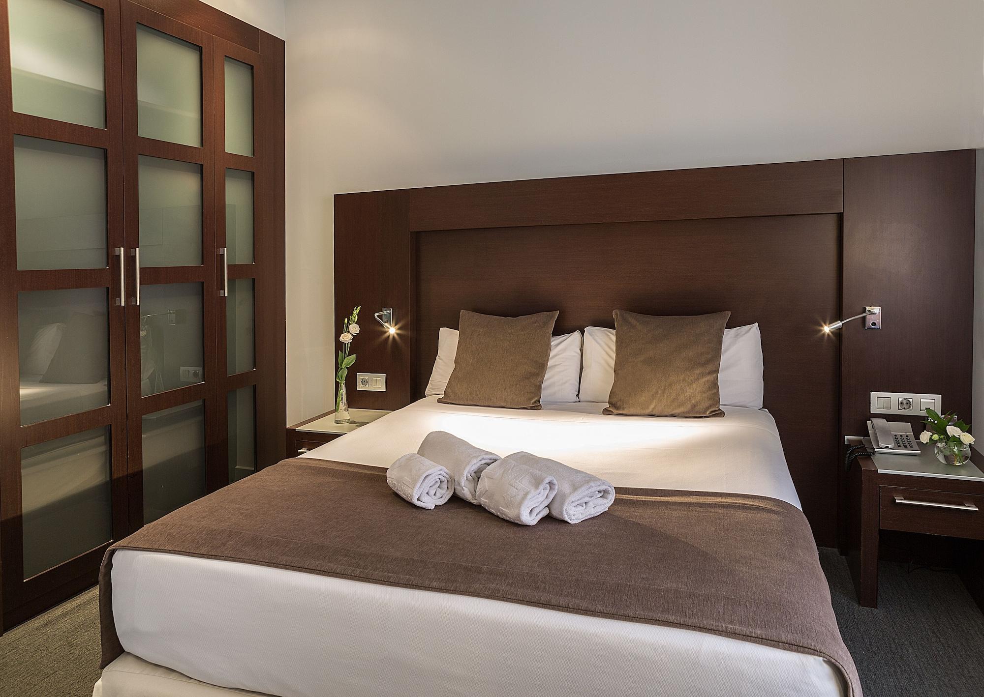 Hotel Madanis Liceo L'Hospitalet de Llobregat Dış mekan fotoğraf