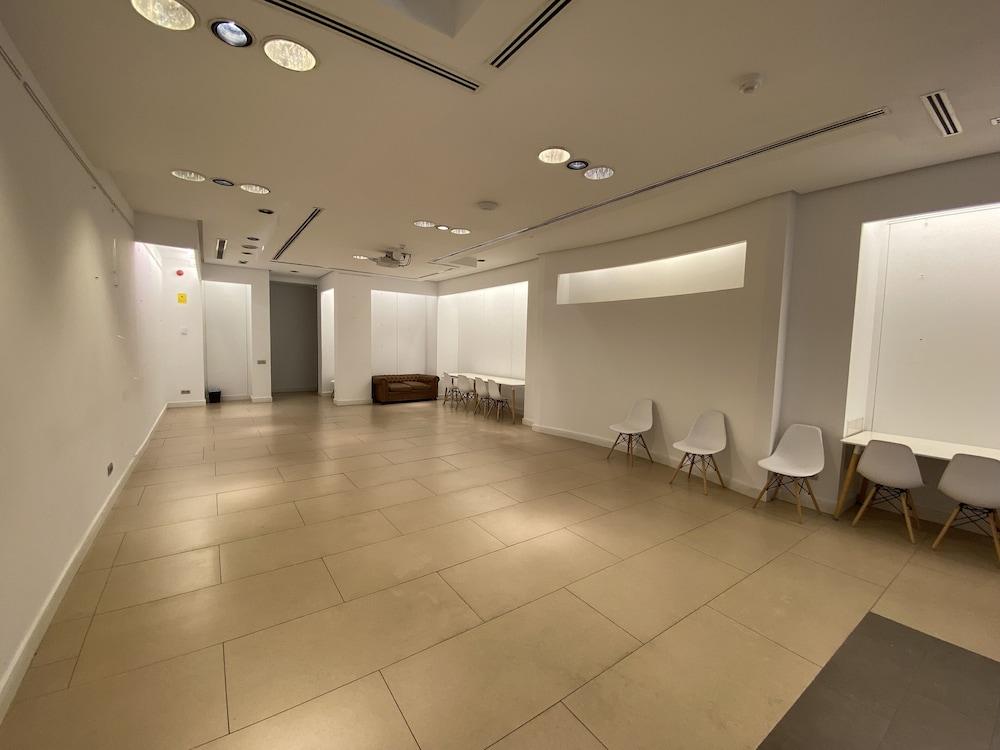 Hotel Madanis Liceo L'Hospitalet de Llobregat Dış mekan fotoğraf