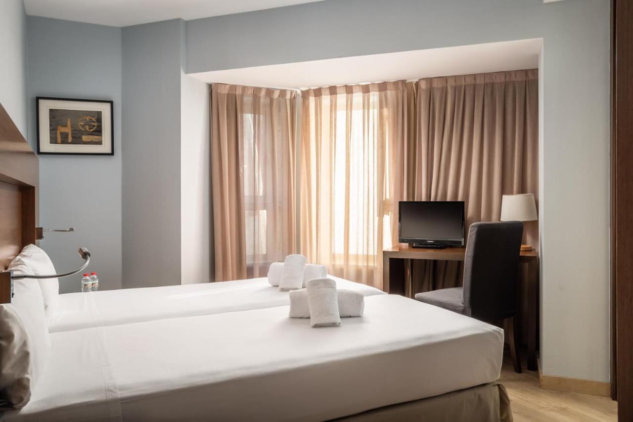 Hotel Madanis Liceo L'Hospitalet de Llobregat Dış mekan fotoğraf
