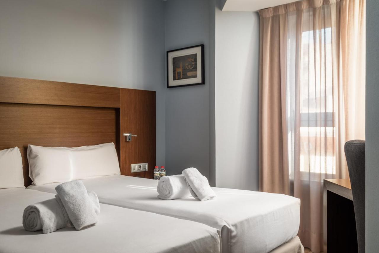 Hotel Madanis Liceo L'Hospitalet de Llobregat Dış mekan fotoğraf