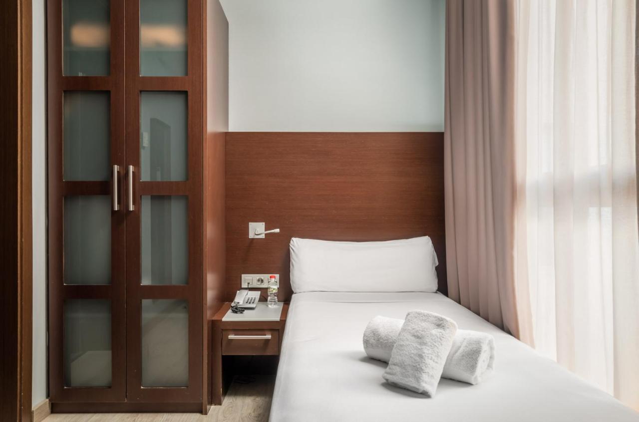 Hotel Madanis Liceo L'Hospitalet de Llobregat Dış mekan fotoğraf