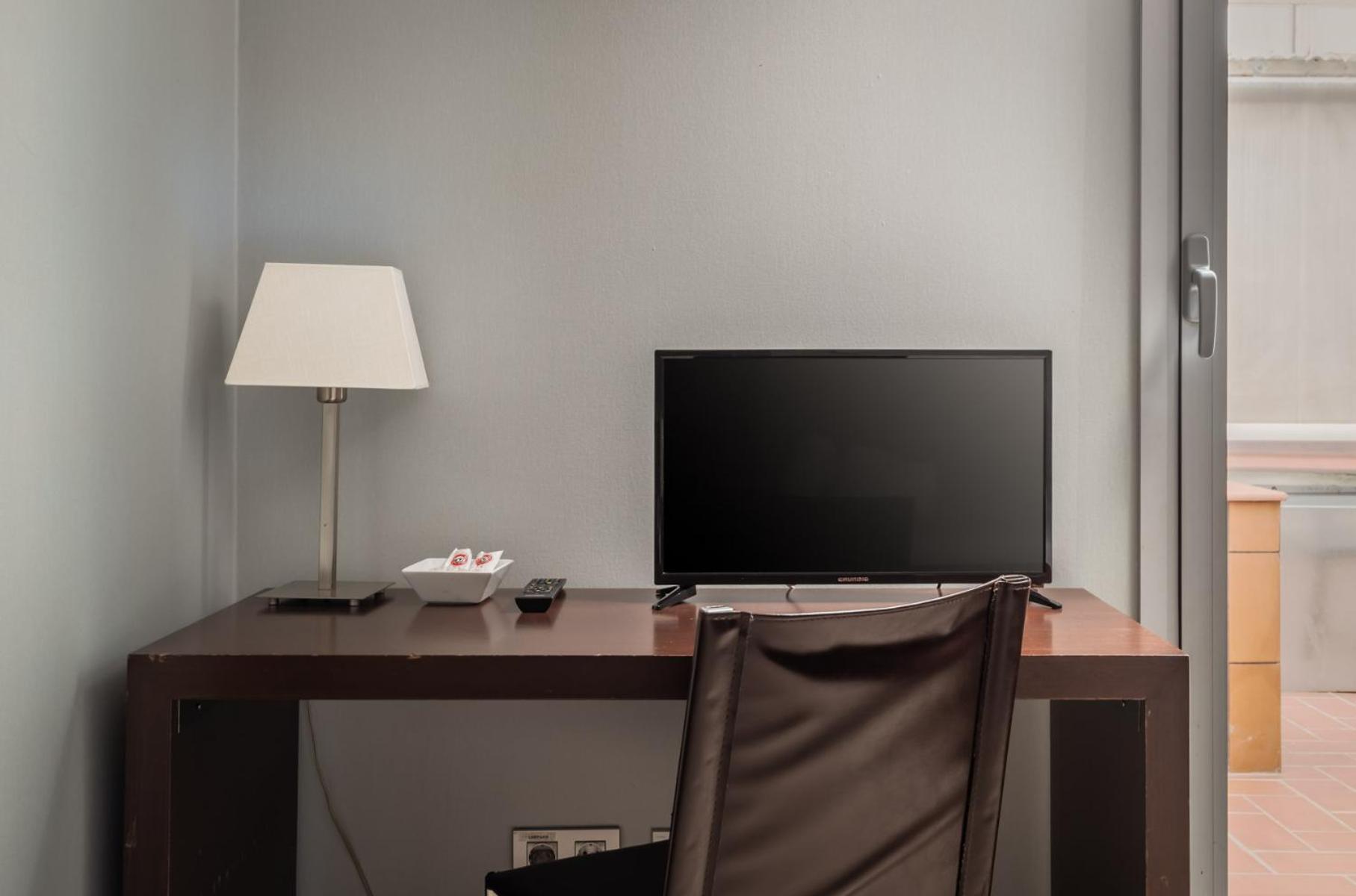 Hotel Madanis Liceo L'Hospitalet de Llobregat Dış mekan fotoğraf