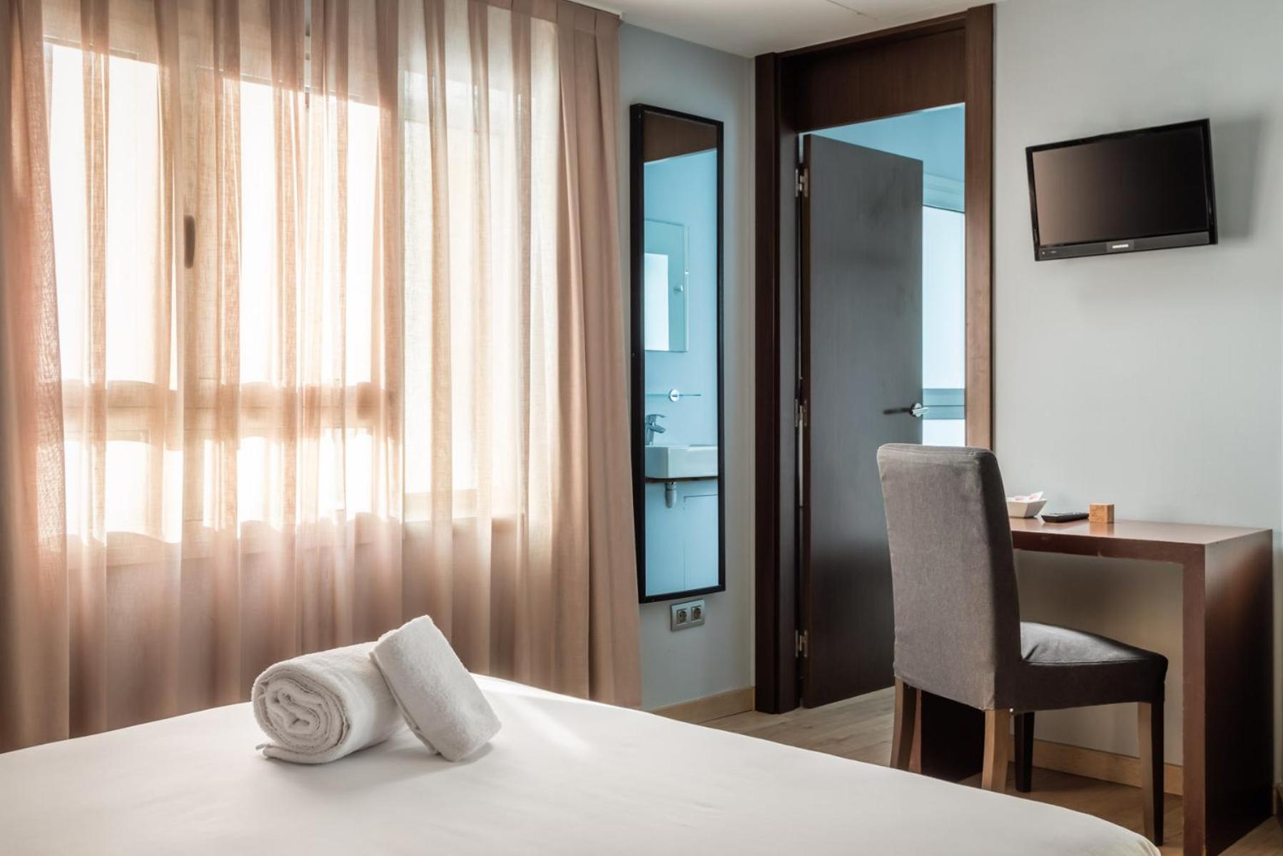 Hotel Madanis Liceo L'Hospitalet de Llobregat Dış mekan fotoğraf