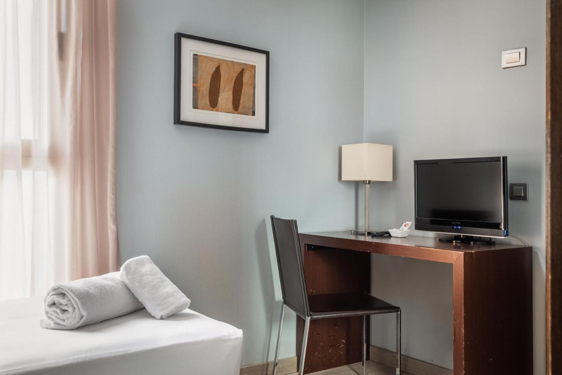 Hotel Madanis Liceo L'Hospitalet de Llobregat Dış mekan fotoğraf