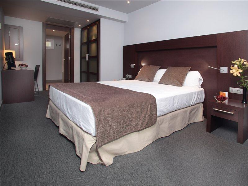 Hotel Madanis Liceo L'Hospitalet de Llobregat Dış mekan fotoğraf