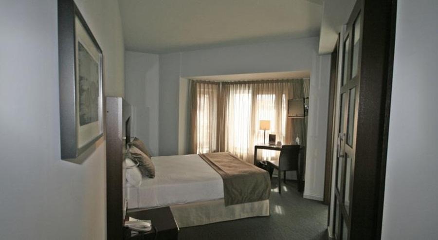 Hotel Madanis Liceo L'Hospitalet de Llobregat Dış mekan fotoğraf