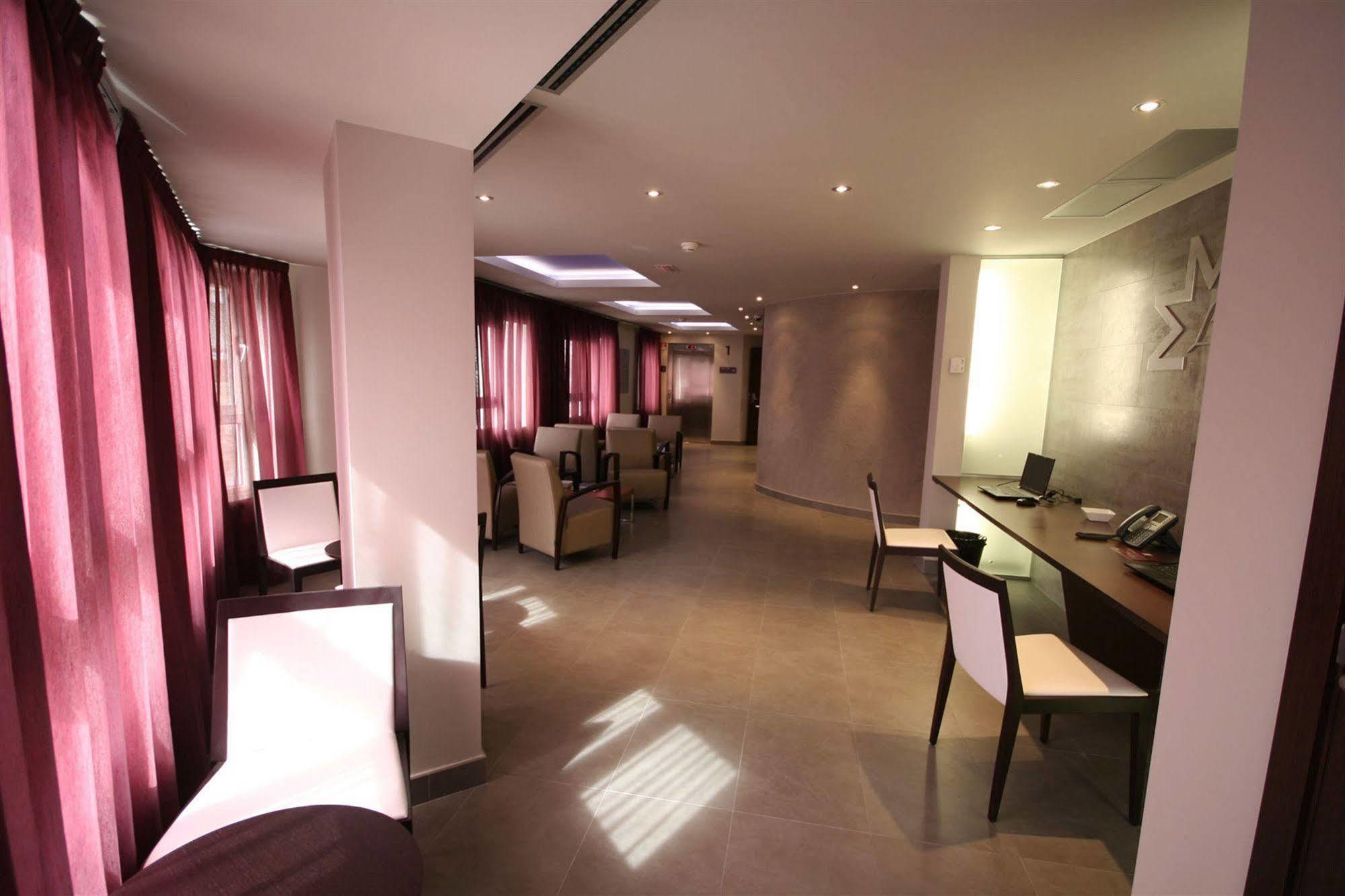 Hotel Madanis Liceo L'Hospitalet de Llobregat Dış mekan fotoğraf