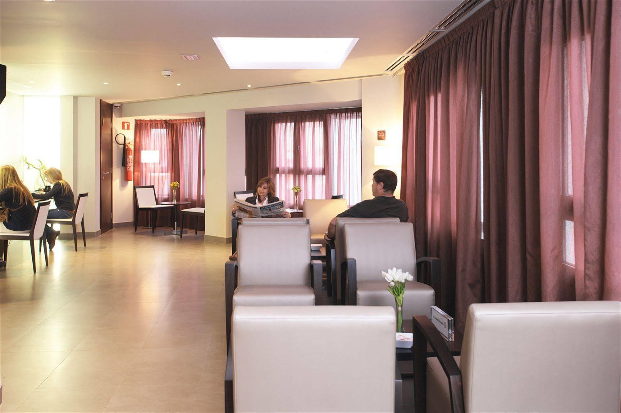 Hotel Madanis Liceo L'Hospitalet de Llobregat Dış mekan fotoğraf