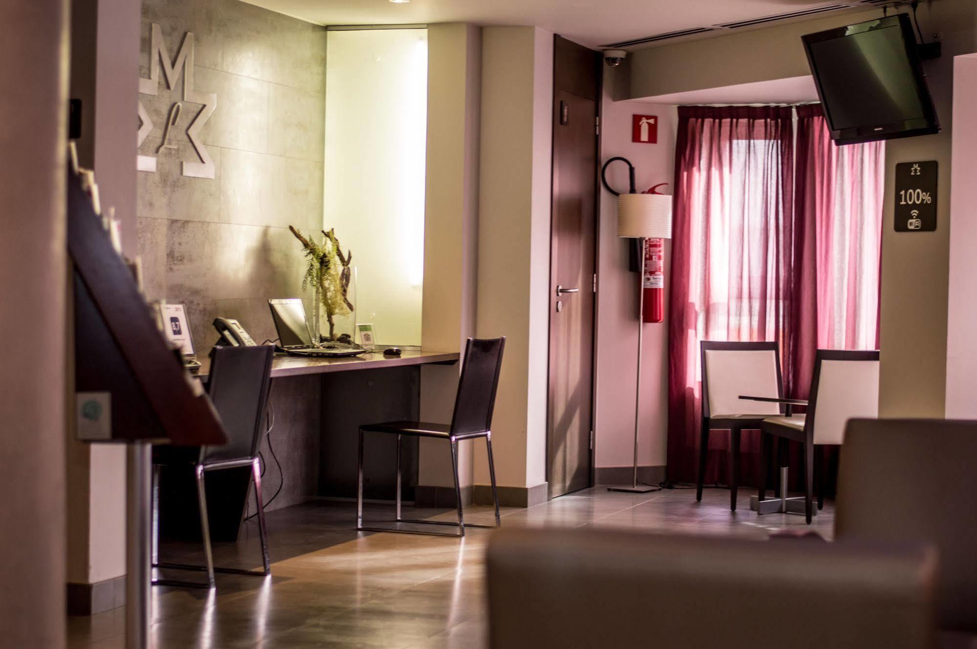 Hotel Madanis Liceo L'Hospitalet de Llobregat Dış mekan fotoğraf