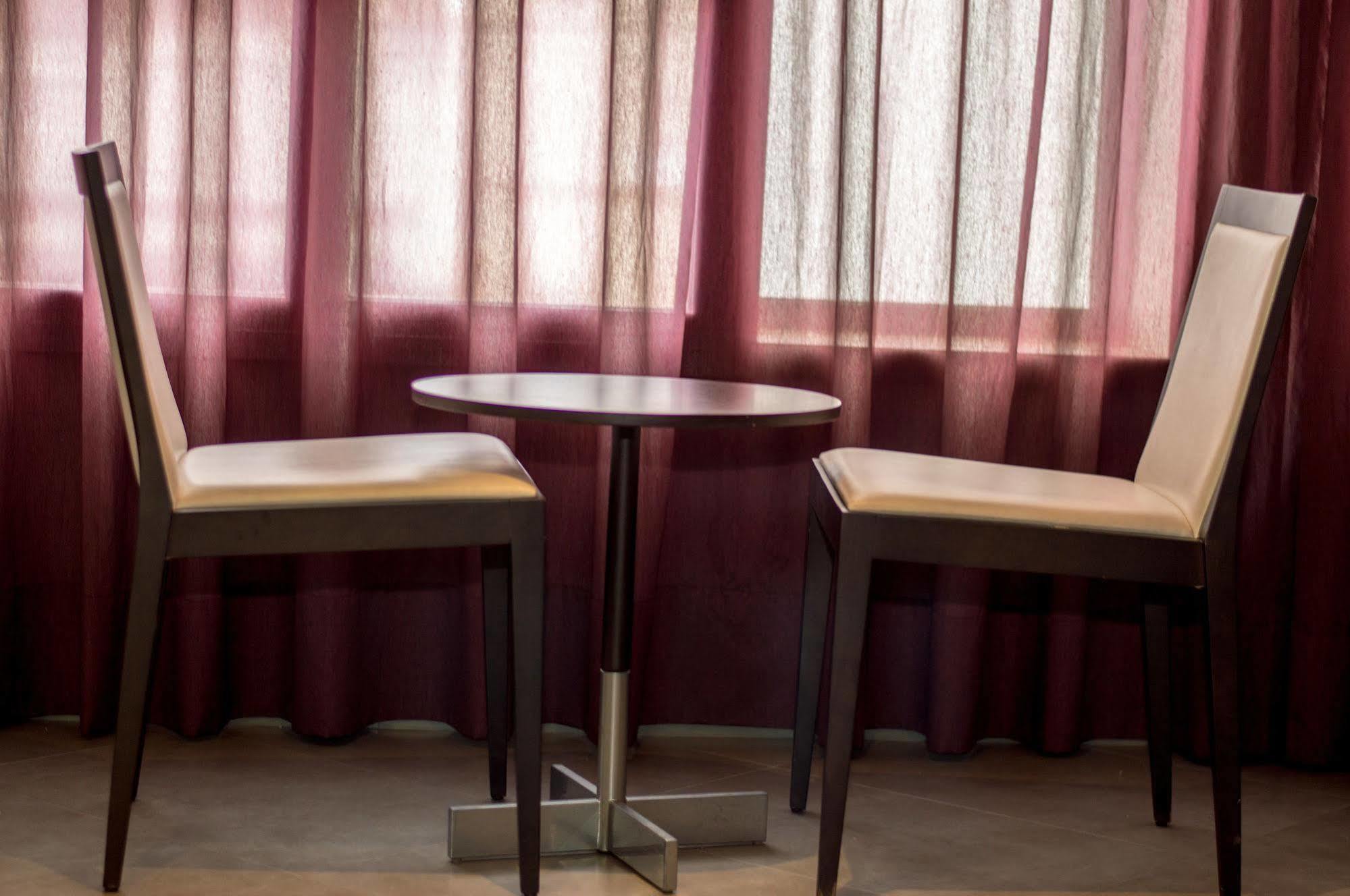 Hotel Madanis Liceo L'Hospitalet de Llobregat Dış mekan fotoğraf
