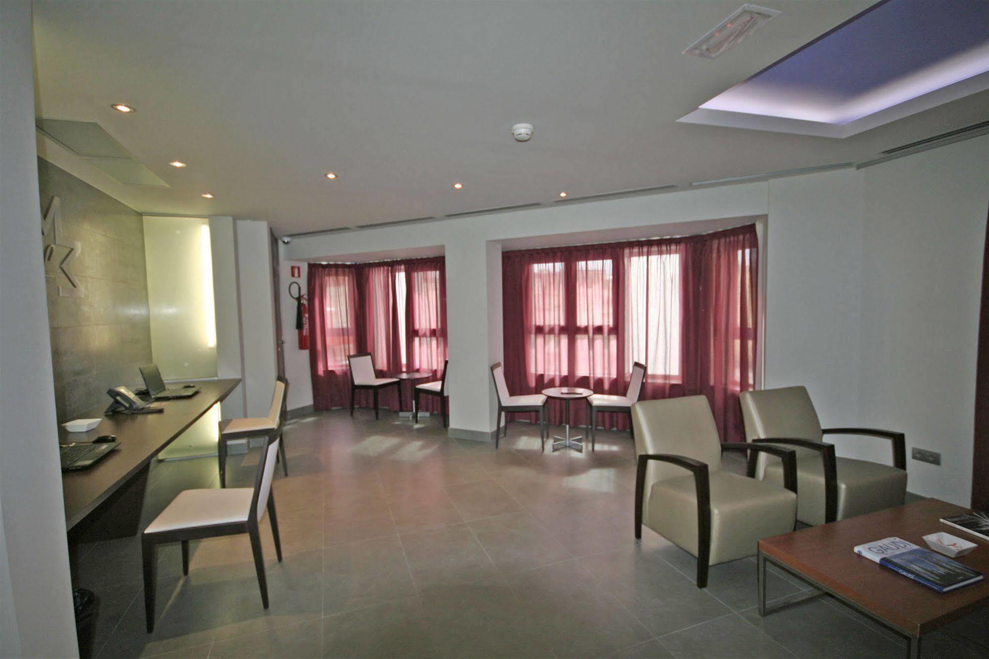 Hotel Madanis Liceo L'Hospitalet de Llobregat Dış mekan fotoğraf